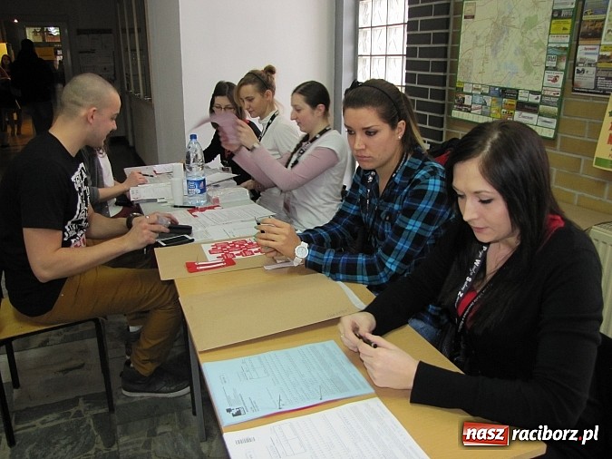 Zdjęcie w galerii na portalu naszraciborz.pl: PWSZ: Studenci wspólnie przeciw białaczce wiadomości z regionu