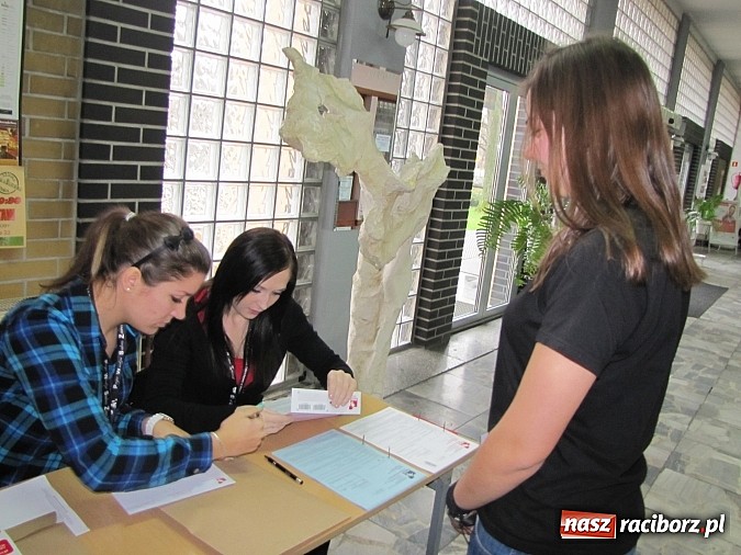 Zdjęcie w galerii na portalu naszraciborz.pl: PWSZ: Studenci wspólnie przeciw białaczce wiadomości z regionu