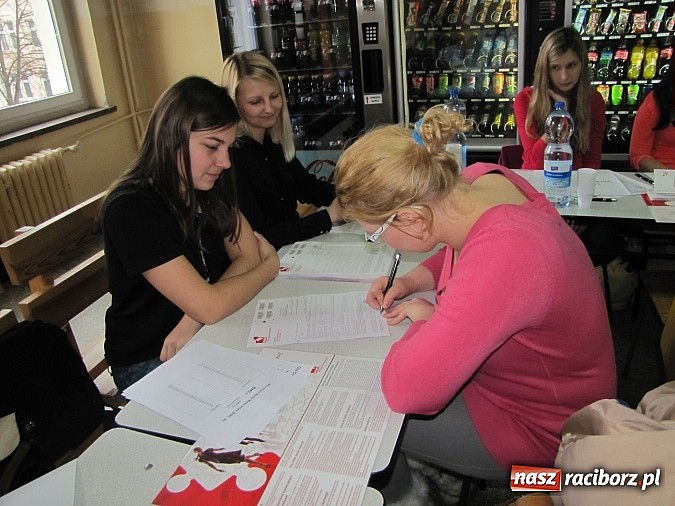 Zdjęcie w galerii na portalu naszraciborz.pl: PWSZ: Studenci wspólnie przeciw białaczce wiadomości z regionu