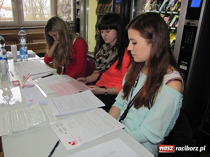 Zdjęcie w galerii na portalu naszraciborz.pl: PWSZ: Studenci wspólnie przeciw białaczce wiadomości z regionu