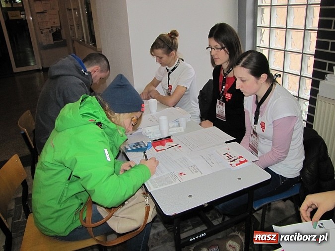 Zdjęcie w galerii na portalu naszraciborz.pl: PWSZ: Studenci wspólnie przeciw białaczce wiadomości z regionu