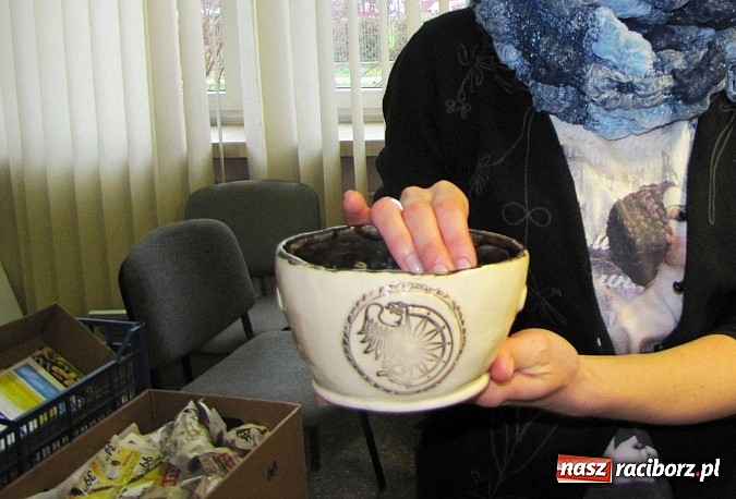 Zdjęcie w galerii na portalu naszraciborz.pl: Unikalne ozdoby świąteczne na kiermaszu zorganizowanym w PWSZ wiadomości z regionu