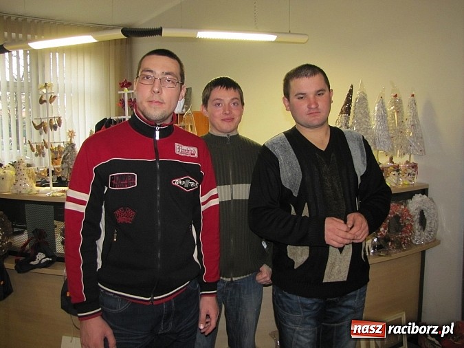 Zdjęcie w galerii na portalu naszraciborz.pl: Unikalne ozdoby świąteczne na kiermaszu zorganizowanym w PWSZ wiadomości z regionu