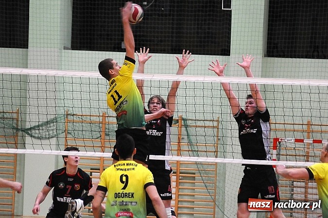 Zdjęcie w galerii na portalu naszraciborz.pl: Lider z Zawiercia zgarnął trzy punkty wiadomości z regionu