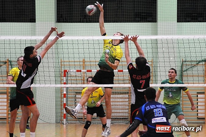 Zdjęcie w galerii na portalu naszraciborz.pl: Lider z Zawiercia zgarnął trzy punkty wiadomości z regionu