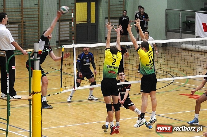 Zdjęcie w galerii na portalu naszraciborz.pl: Lider z Zawiercia zgarnął trzy punkty wiadomości z regionu