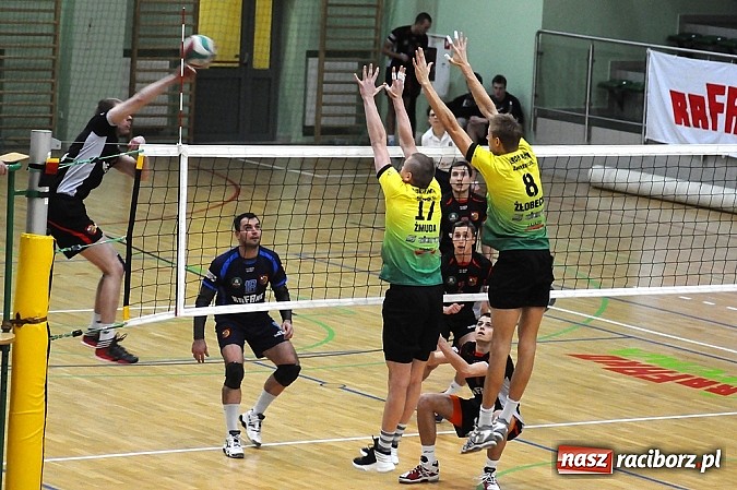 Zdjęcie w galerii na portalu naszraciborz.pl: Lider z Zawiercia zgarnął trzy punkty wiadomości z regionu