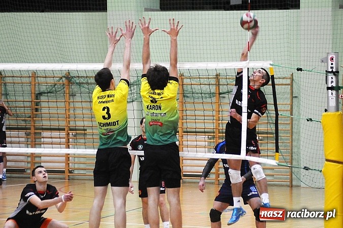 Zdjęcie w galerii na portalu naszraciborz.pl: Lider z Zawiercia zgarnął trzy punkty wiadomości z regionu