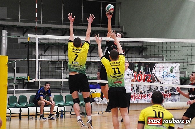 Zdjęcie w galerii na portalu naszraciborz.pl: Lider z Zawiercia zgarnął trzy punkty wiadomości z regionu