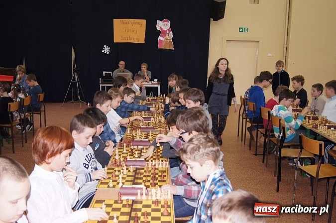 Zdjęcie w galerii na portalu naszraciborz.pl: IX Mikołajkowy Turniej Szachowy o Puchar Dyrektora SP 4 wiadomości z regionu