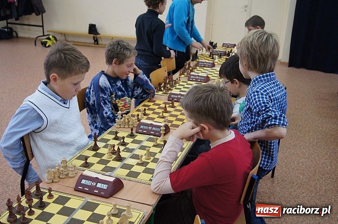 Zdjęcie w galerii na portalu naszraciborz.pl: IX Mikołajkowy Turniej Szachowy o Puchar Dyrektora SP 4 wiadomości z regionu