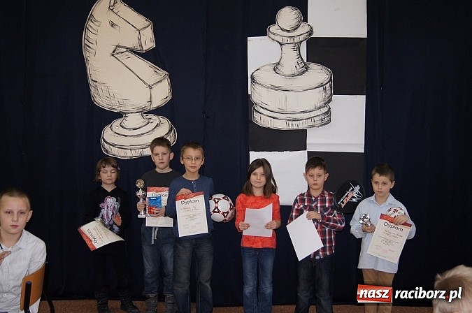 Zdjęcie w galerii na portalu naszraciborz.pl: IX Mikołajkowy Turniej Szachowy o Puchar Dyrektora SP 4 wiadomości z regionu