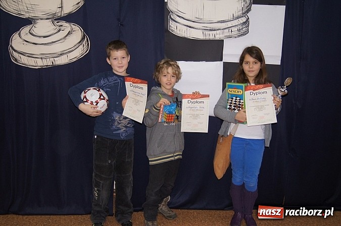 Zdjęcie w galerii na portalu naszraciborz.pl: IX Mikołajkowy Turniej Szachowy o Puchar Dyrektora SP 4 wiadomości z regionu