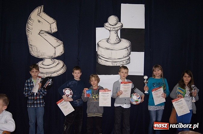 Zdjęcie w galerii na portalu naszraciborz.pl: IX Mikołajkowy Turniej Szachowy o Puchar Dyrektora SP 4 wiadomości z regionu