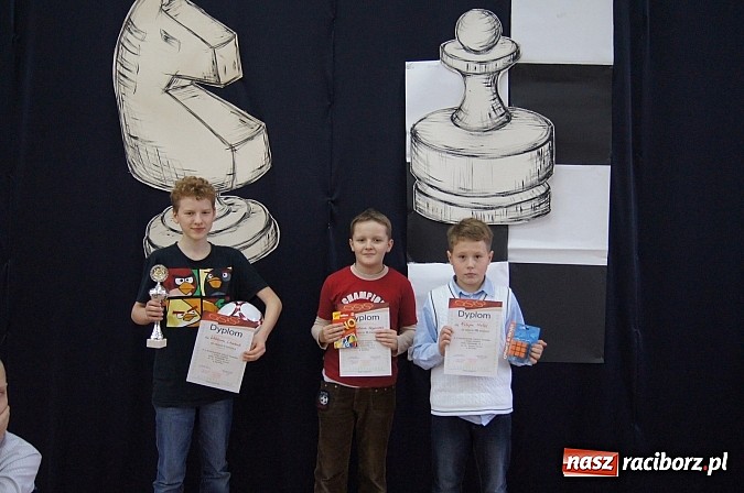 Zdjęcie w galerii na portalu naszraciborz.pl: IX Mikołajkowy Turniej Szachowy o Puchar Dyrektora SP 4 wiadomości z regionu