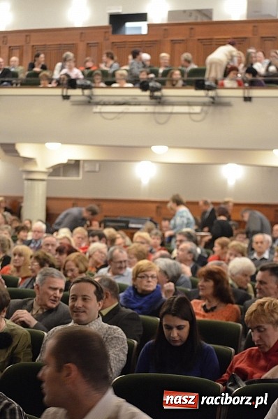 Zdjęcie w galerii na portalu naszraciborz.pl: W krainie uśmiechu na deskach RCK wiadomości z regionu