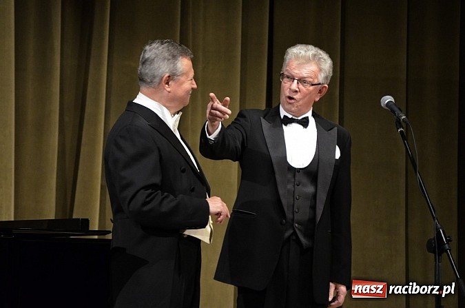 Zdjęcie w galerii na portalu naszraciborz.pl: W krainie uśmiechu na deskach RCK wiadomości z regionu