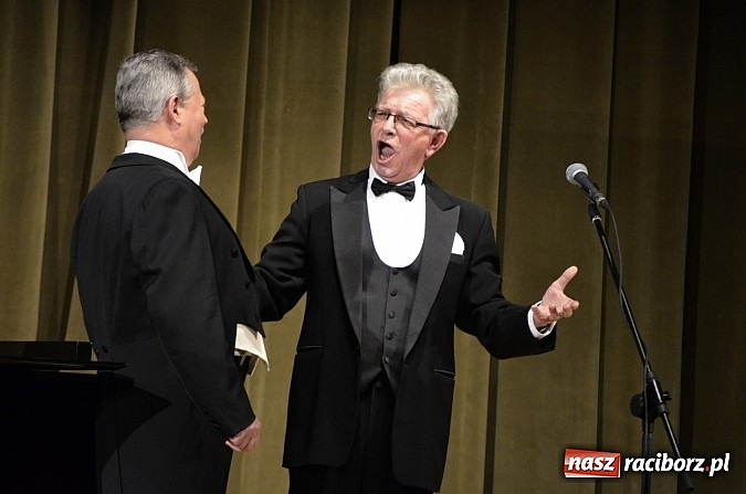 Zdjęcie w galerii na portalu naszraciborz.pl: W krainie uśmiechu na deskach RCK wiadomości z regionu