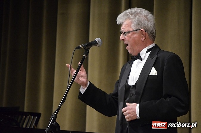 Zdjęcie w galerii na portalu naszraciborz.pl: W krainie uśmiechu na deskach RCK wiadomości z regionu