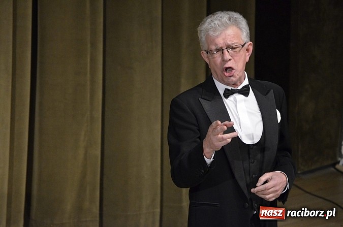 Zdjęcie w galerii na portalu naszraciborz.pl: W krainie uśmiechu na deskach RCK wiadomości z regionu