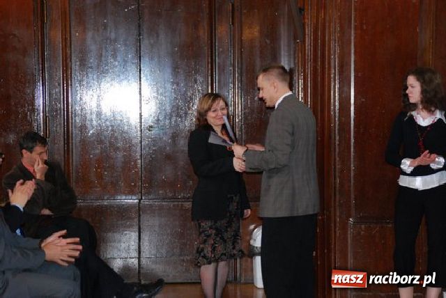 Zdjęcie w galerii na portalu naszraciborz.pl: Konkurs w I LO: państwo a samorząd wiadomości z regionu