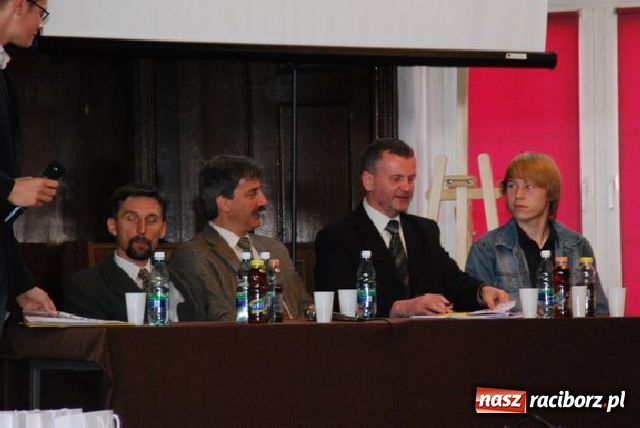 Zdjęcie w galerii na portalu naszraciborz.pl: Konkurs w I LO: państwo a samorząd wiadomości z regionu
