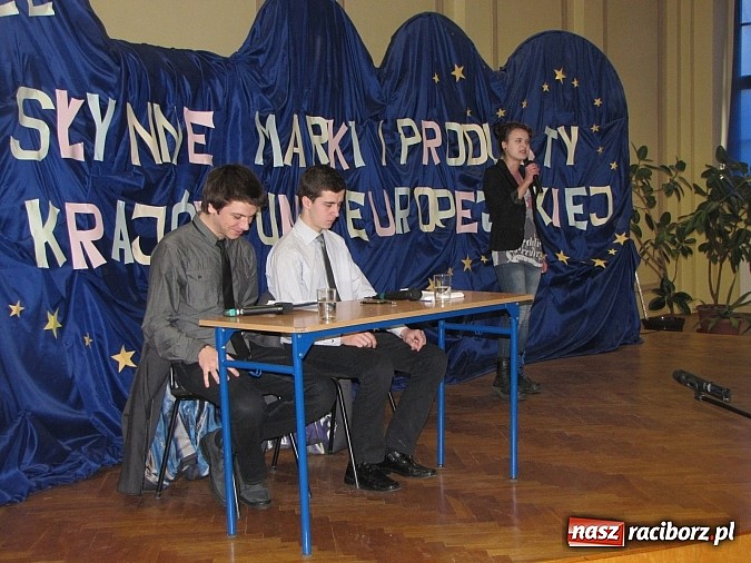 Zdjęcie w galerii na portalu naszraciborz.pl: W Ekonomiku rozdano nagrody za udział w konkursach wiadomości z regionu