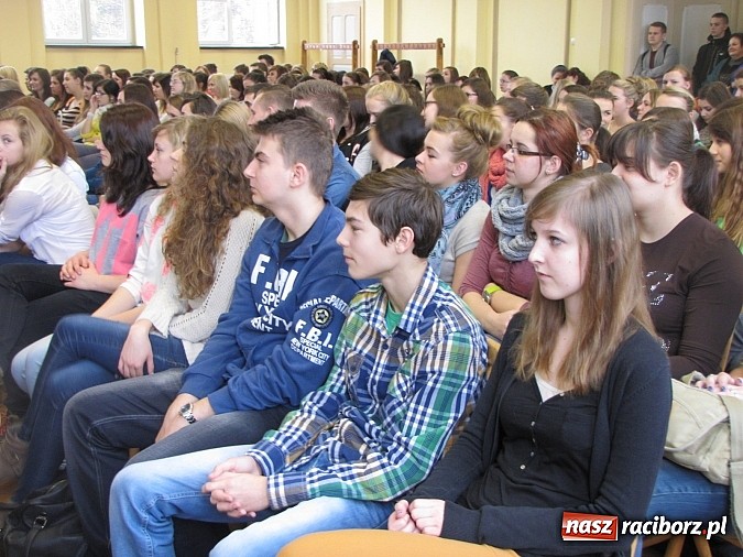 Zdjęcie w galerii na portalu naszraciborz.pl: W Ekonomiku rozdano nagrody za udział w konkursach wiadomości z regionu