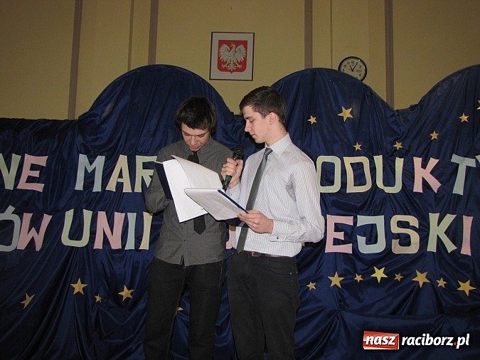 Zdjęcie w galerii na portalu naszraciborz.pl: W Ekonomiku rozdano nagrody za udział w konkursach wiadomości z regionu