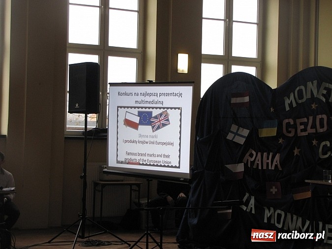 Zdjęcie w galerii na portalu naszraciborz.pl: W Ekonomiku rozdano nagrody za udział w konkursach wiadomości z regionu