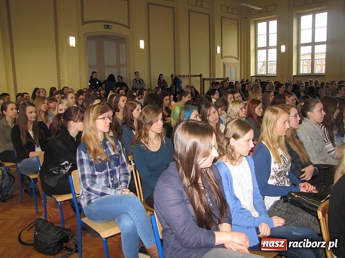 Zdjęcie w galerii na portalu naszraciborz.pl: W Ekonomiku rozdano nagrody za udział w konkursach wiadomości z regionu
