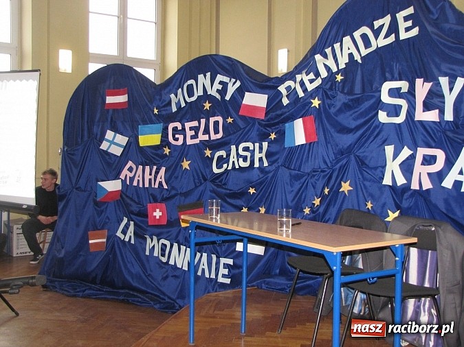 Zdjęcie w galerii na portalu naszraciborz.pl: W Ekonomiku rozdano nagrody za udział w konkursach wiadomości z regionu