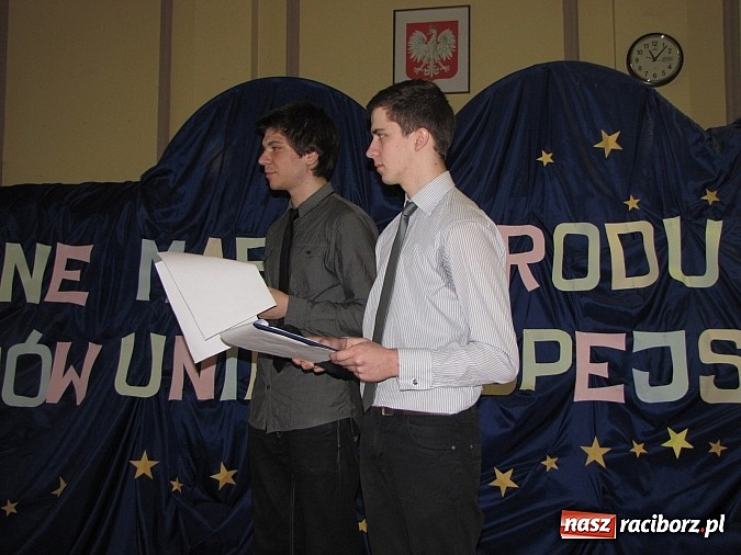 Zdjęcie w galerii na portalu naszraciborz.pl: W Ekonomiku rozdano nagrody za udział w konkursach wiadomości z regionu