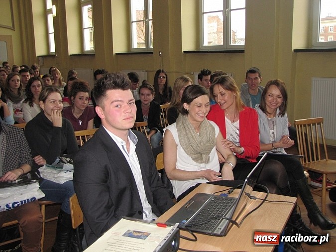 Zdjęcie w galerii na portalu naszraciborz.pl: W Ekonomiku rozdano nagrody za udział w konkursach wiadomości z regionu