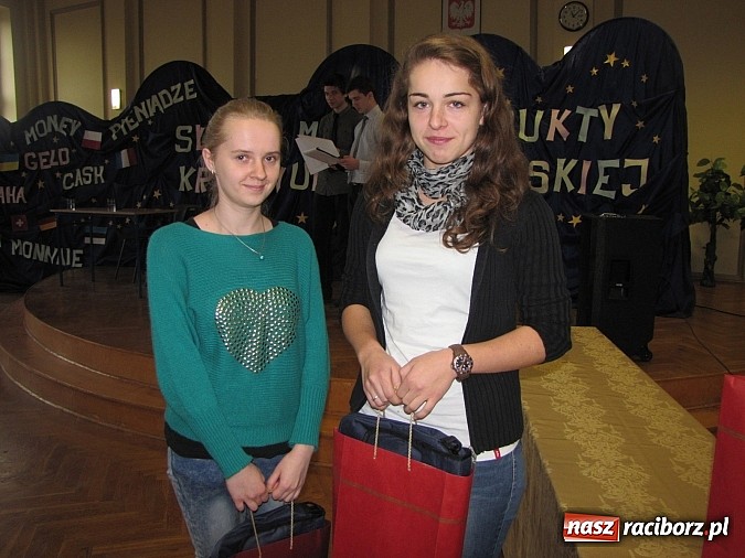 Zdjęcie w galerii na portalu naszraciborz.pl: W Ekonomiku rozdano nagrody za udział w konkursach wiadomości z regionu