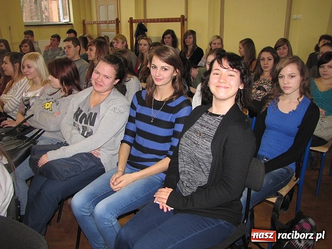 Zdjęcie w galerii na portalu naszraciborz.pl: W Ekonomiku rozdano nagrody za udział w konkursach wiadomości z regionu