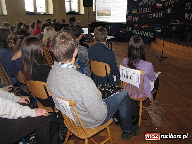 Zdjęcie w galerii na portalu naszraciborz.pl: W Ekonomiku rozdano nagrody za udział w konkursach wiadomości z regionu