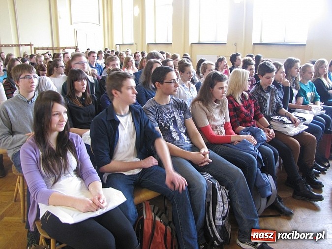 Zdjęcie w galerii na portalu naszraciborz.pl: W Ekonomiku rozdano nagrody za udział w konkursach wiadomości z regionu