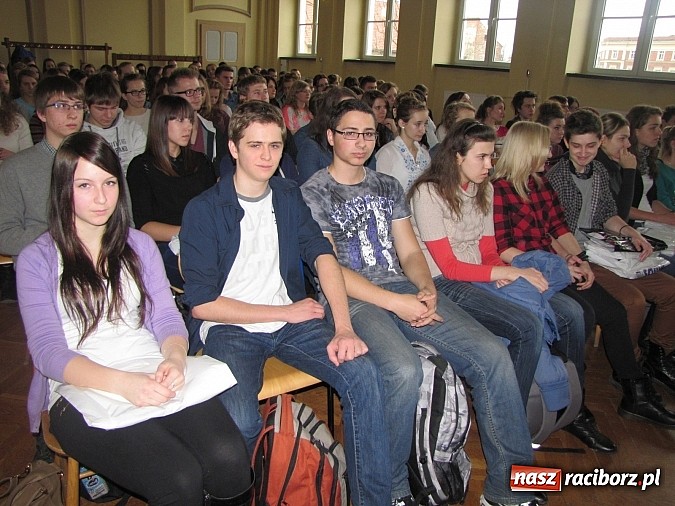 Zdjęcie w galerii na portalu naszraciborz.pl: W Ekonomiku rozdano nagrody za udział w konkursach wiadomości z regionu