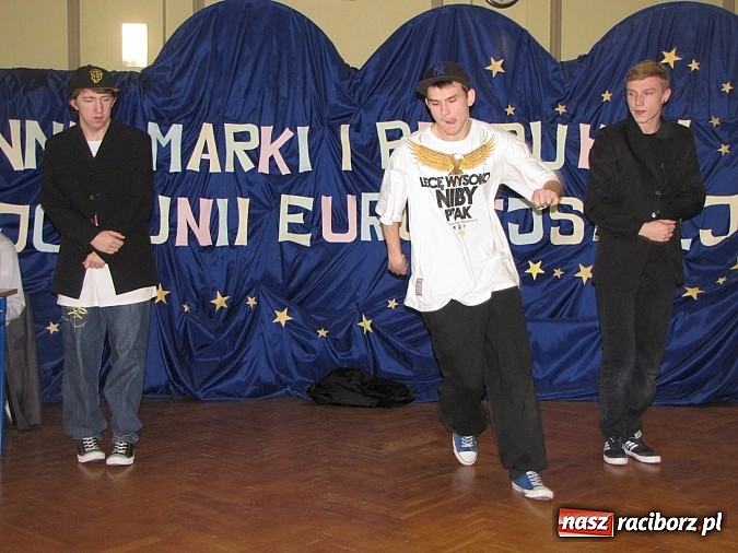 Zdjęcie w galerii na portalu naszraciborz.pl: W Ekonomiku rozdano nagrody za udział w konkursach wiadomości z regionu