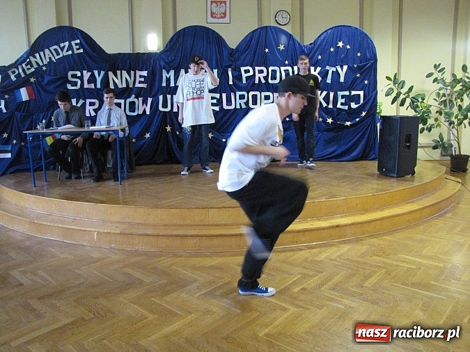 Zdjęcie w galerii na portalu naszraciborz.pl: W Ekonomiku rozdano nagrody za udział w konkursach wiadomości z regionu