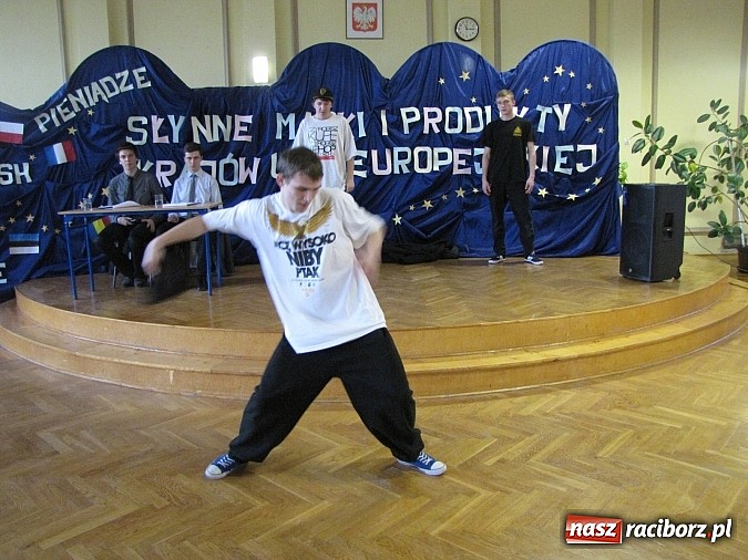 Zdjęcie w galerii na portalu naszraciborz.pl: W Ekonomiku rozdano nagrody za udział w konkursach wiadomości z regionu