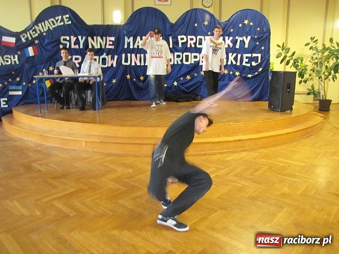 Zdjęcie w galerii na portalu naszraciborz.pl: W Ekonomiku rozdano nagrody za udział w konkursach wiadomości z regionu