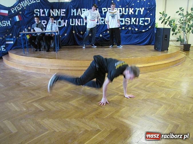 Zdjęcie w galerii na portalu naszraciborz.pl: W Ekonomiku rozdano nagrody za udział w konkursach wiadomości z regionu