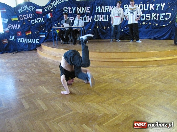 Zdjęcie w galerii na portalu naszraciborz.pl: W Ekonomiku rozdano nagrody za udział w konkursach wiadomości z regionu