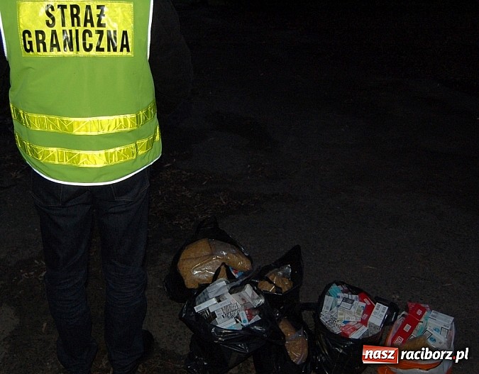 Zdjęcie w galerii na portalu naszraciborz.pl: Nielegalne papierosy i tytoń zatrzymano w Dąbrowie Górniczej wiadomości z regionu
