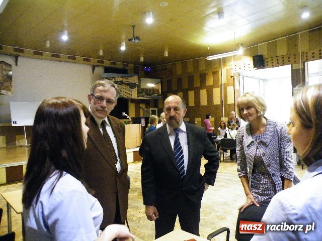 Zdjęcie w galerii na portalu naszraciborz.pl: Może ten kryzys nam dokucza wiadomości z regionu