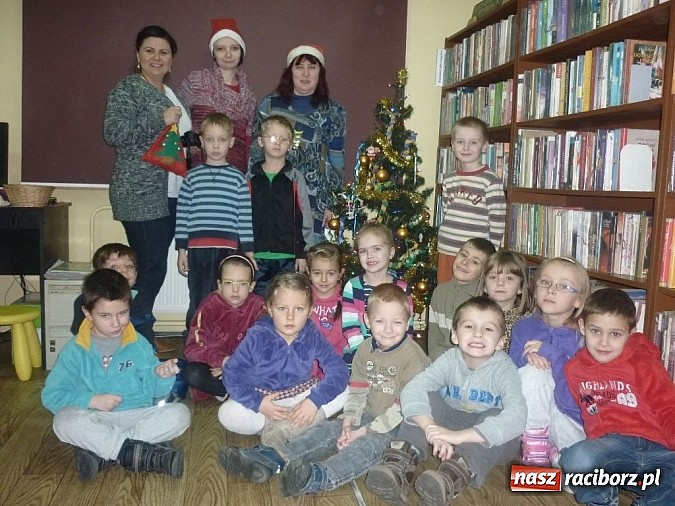 Zdjęcie w galerii na portalu naszraciborz.pl: Europejskie Mikołajki w bibliotece wiadomości z regionu