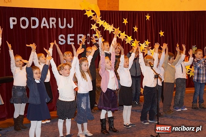 Zdjęcie w galerii na portalu naszraciborz.pl: Kiermasz Podaruj serce w Markowicach wiadomości z regionu