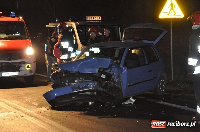 Zdjęcie w galerii na portalu naszraciborz.pl: Czołowe zderzenie na ulicy Brzeskiej wiadomości z regionu